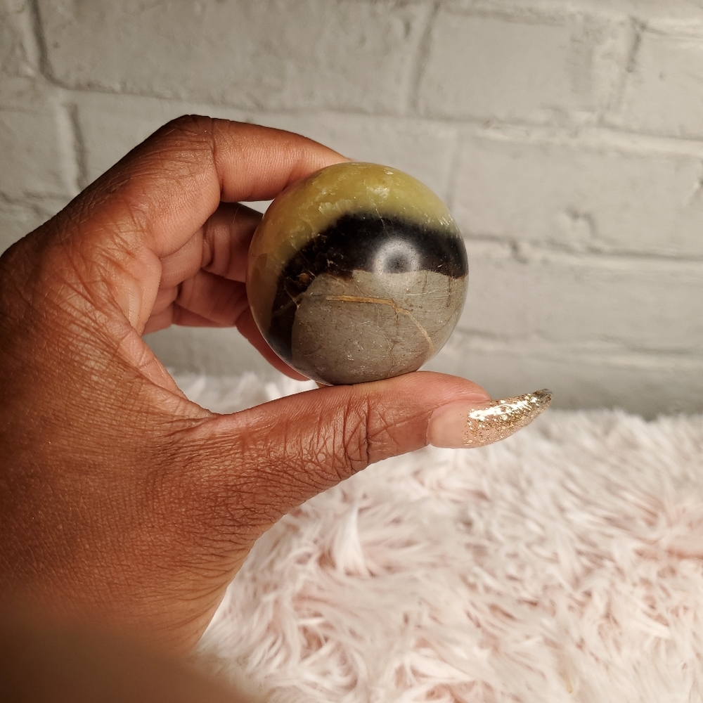 Septarian sphere - Picture 2 of 3